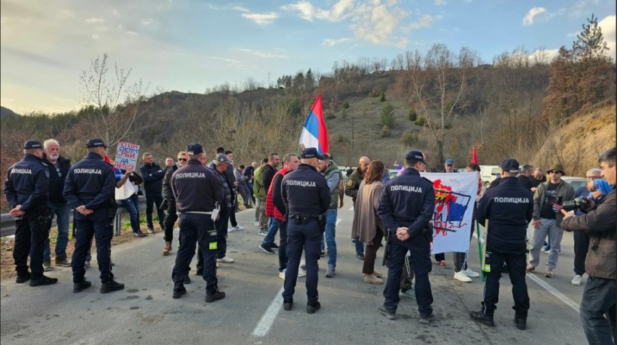 Përfundon protesta e serbëve, nis qarkullimi i automjeteve në Jarinjë