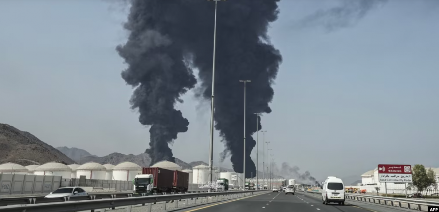 Irani thotë se eksportet e naftës po vazhdojnë pas sulmeve në Harg dhe zjarrit në një port nafte në Emirate