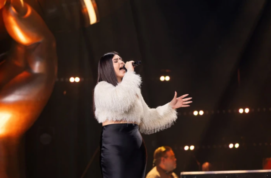 Hana Orllati kalon edhe fazën e dueleve në “The Voice of Finland”