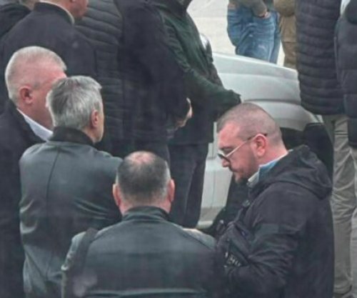 Ish-policë të MUP-it serb shfaqen në ceremoninë e organizuar në Mitrovicën e Veriut