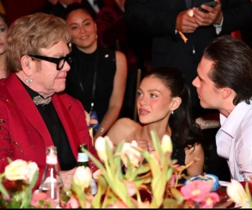 Elton John mbështet Brooklyn Beckhamin, i siguron biletat në Oscar si mbështetje pas sherrit familjar