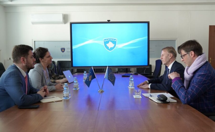 Rizvanolli pret Ambasadorin e BE-së në takim me rastin e përfundimit të mandatit