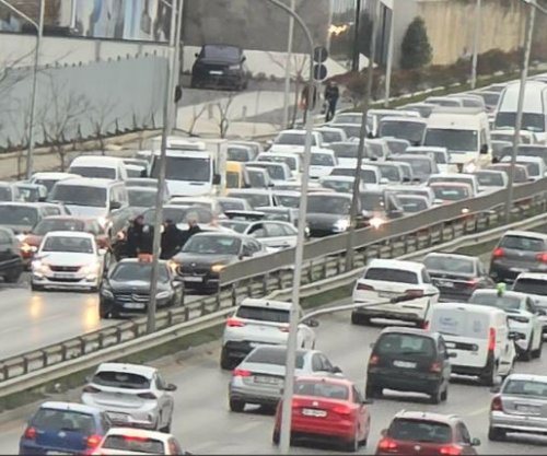 Aksident mes disa veturave në Veternik, kolona të gjata në hyrje të Prishtinës