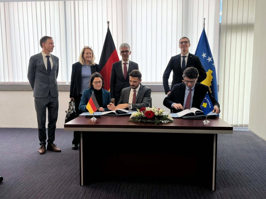 Ministria e Financave me Ambasadën Gjermane nënshkruajnë kredi 80 milionë euro në fushën energjetike