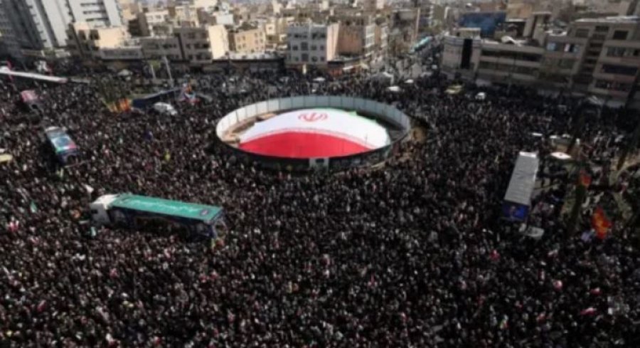 BBC: Turma të mëdha mblidhen në Teheran për funeralet e zyrtarëve të lartë