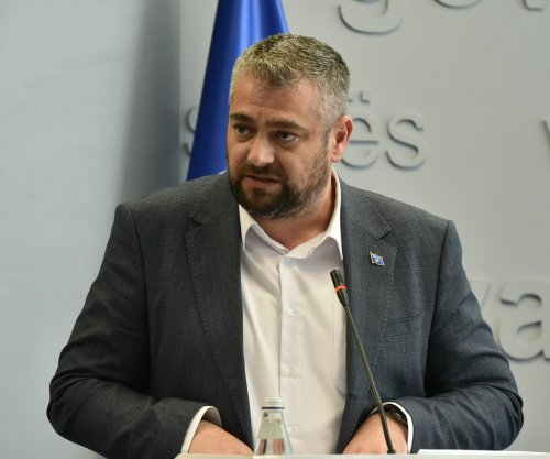 “Standardet e komunikimit me qytetarët”, Hoti nënshkruan vendimin