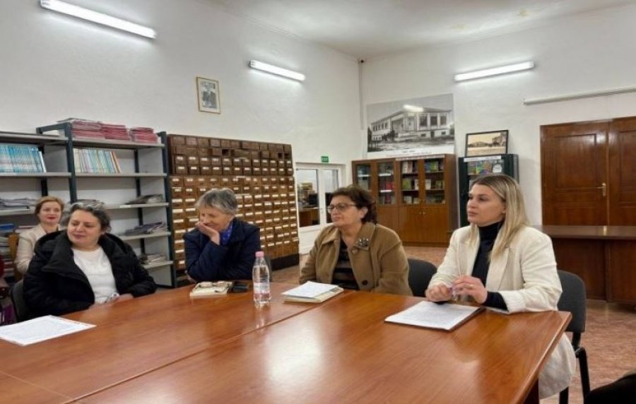 Promovohet libri për historinë e abetares dhe gjuhës shqipe