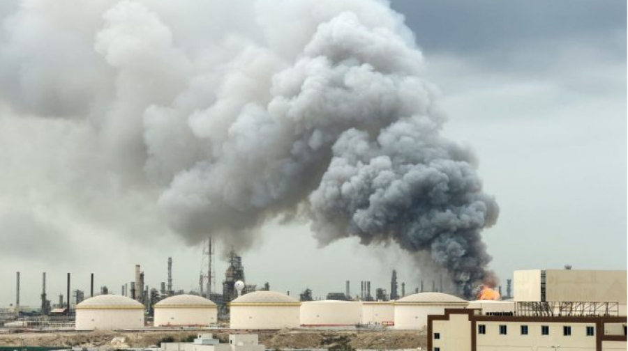 Sulme me dronë godasin rafineritë kryesore të naftës në Kuvajt