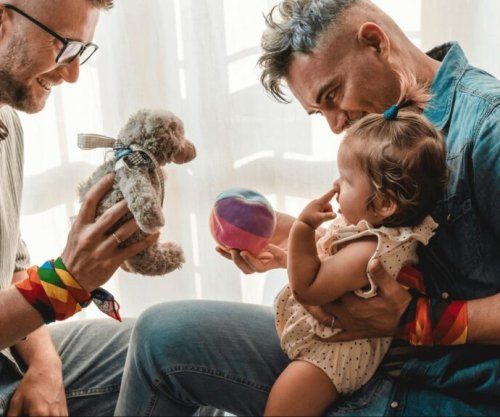 Gjykata e Lartë në Greqi shpall të ligjshme martesën dhe adoptimin nga çiftet e të njëjtit seks