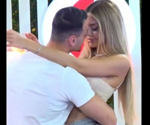 Familja e Brikenës reagon pas puthjes me Mateon: Nuk është dramë, por reagim normal [video]