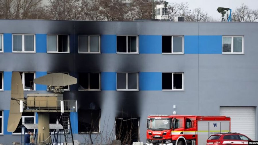 Zjarri në kompaninë çeke të armëve të lidhur me Ukrainën hetohet si sulm terrorist