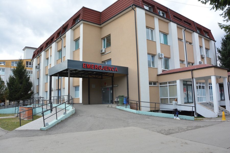 Vdekja e gruas që ra nga Ura e Moglicës në Gjakovë, deklarohet spitali “Isa Grezda”