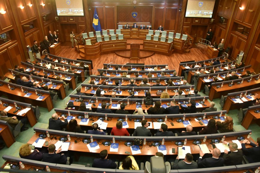 Deputetët marrin paga pa punuar, kostoja mbi 200 mijë euro në mars