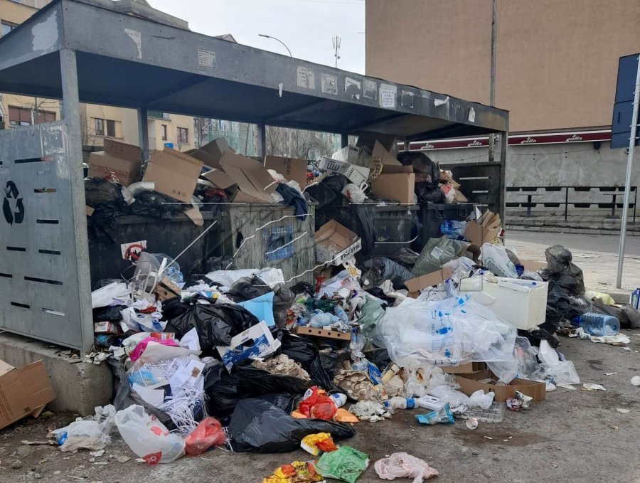 Prishtina kundërmon nga mbeturinat