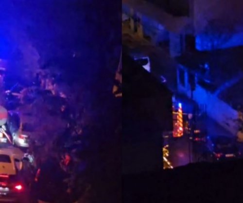 Zjarri përfshin një shtëpi mes pallateve në Durrës, panik në zonë  [video]