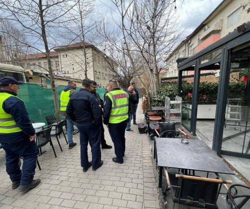 Komuna e Prishtinës me aksion për lirimin e hapësirave publike