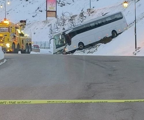 Aksidentohet autobusi me turistë izraelitë në kufi me Zvicrën, një i vdekur dhe disa të lënduar