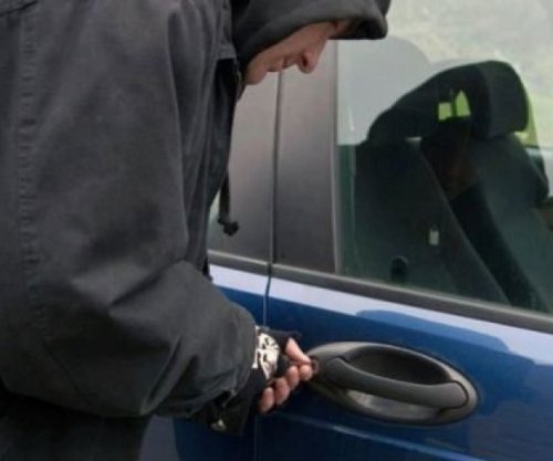 Vidhet një veturë në parkingun e aeroportit ‘‘Adem Jashari’’, pronari lajmëron Policinë