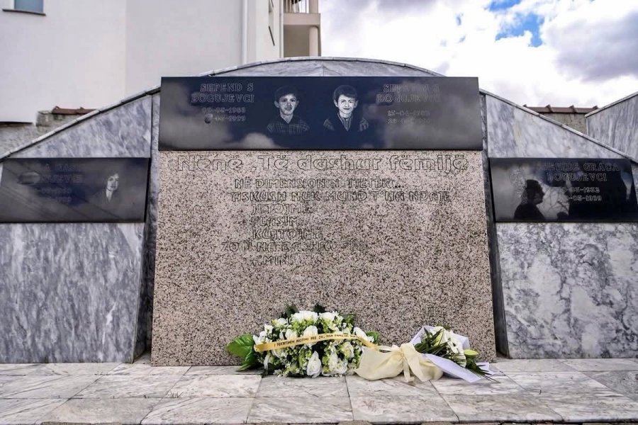  Kurti përkujton masakrën e Podujevës, kërkon drejtësi për viktimat