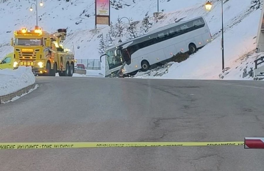 Aksidentohet autobusi me turistë izraelitë në kufi me Zvicrën, një i vdekur dhe disa të lënduar