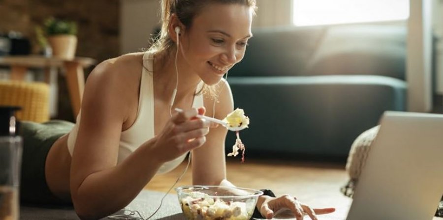 A duhet të hani para apo pas stërvitjes në mëngjes?