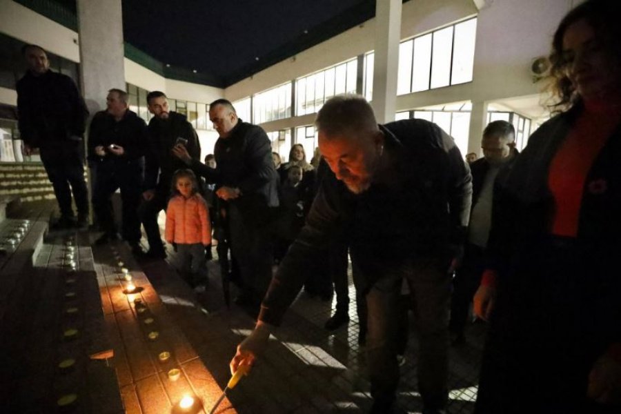 Lushtaku kujton Masakrën e Izbicës, ka “dy fjalë” edhe për ekspozitën e Shkëlzen Gashit