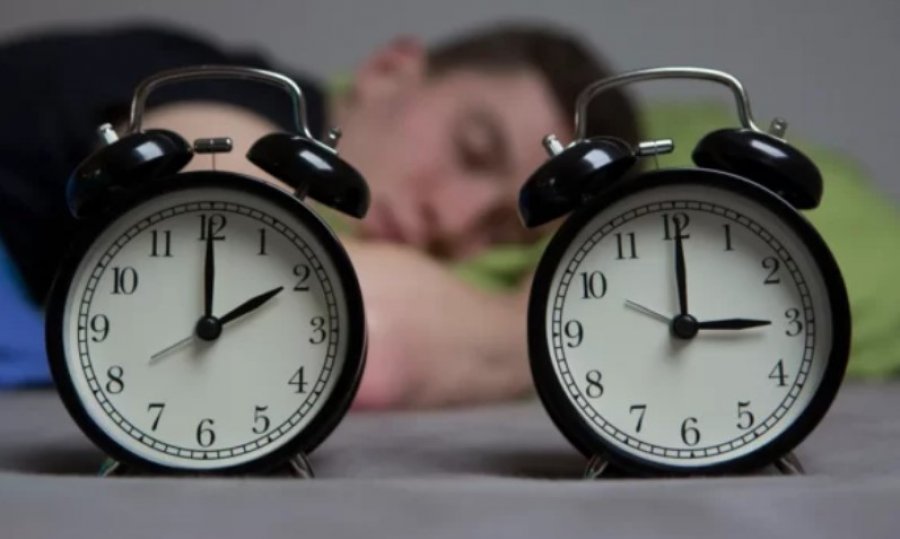 Ndërrimi i orës, akrepat lëvizin para nga 02:00 në 03:00