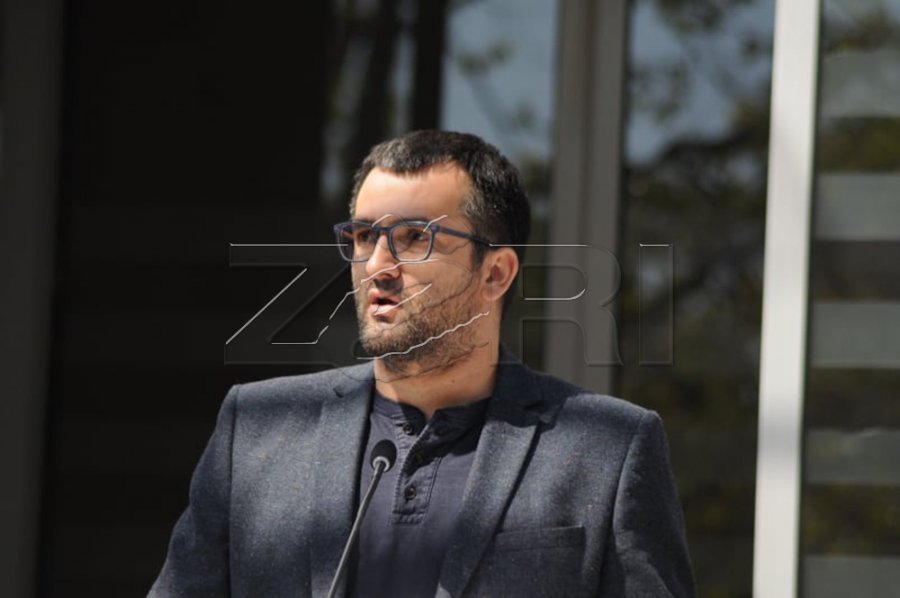 Historianët kërkojnë rezolutë kundër librit të Shkëlzen Gashit për masakrat në Kosovë