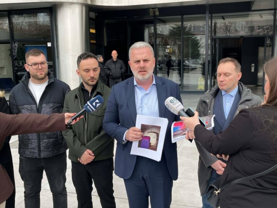 Azemi dorëzon dëshmi në ZRRE për njehsorët elektrikë: Kërkojmë që hetimet të nisin menjëherë