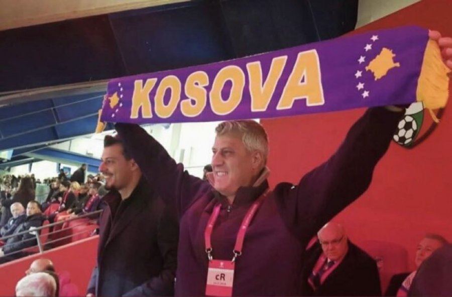 Ndeshja historike Kosovë-Turqi, Endrit Thaçi ndan foton emocionuese me Hashim Thaçin