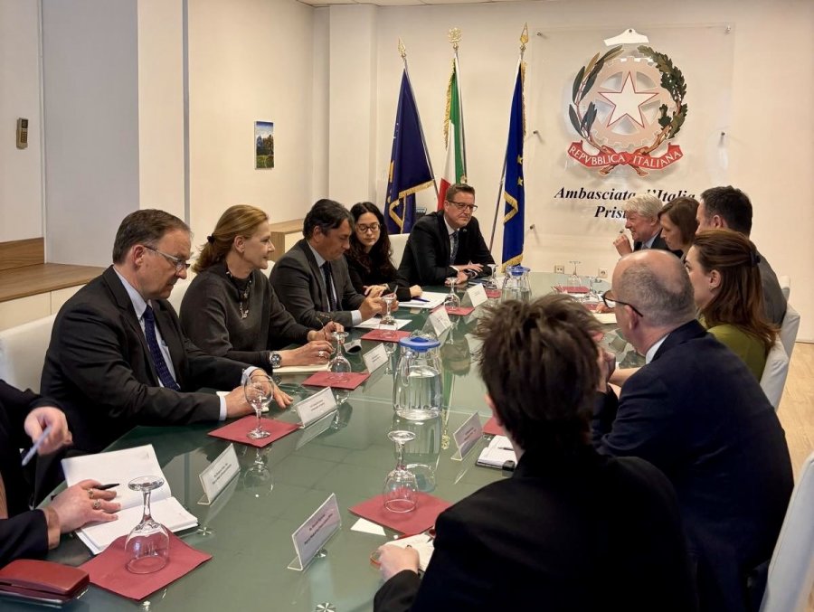 Mblidhen ambasadorët e huaj, rruga e Kosovës drejt BE-së dhe zhvillimet e brendshme temë diskutimi
