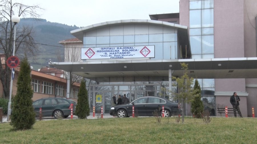 Vdes një person pas një viti në komë në Spitalin e Prizrenit, i dyshuari në arrati
