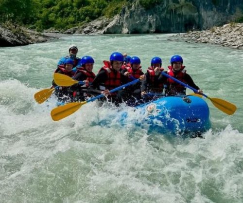 Lumi Vjosa, rritet interesi për rafting gjatë sezonit pranveror