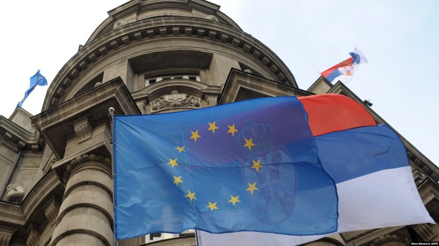 Komisioni Evropian thotë se s’ka vendim formal për ngrirjen e fondeve për Serbinë