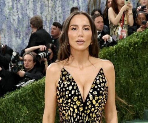 Mira Murati shkëlqen në Met Gala 2026