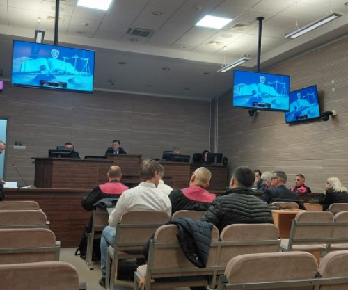 Në gjykimin në rastin “Toka 2”, dëshmitari deklaron se njëri i akuzuar e kishte kërcënuar me armë