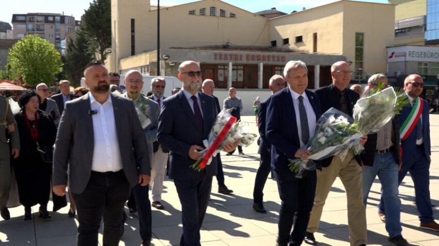 621-vjetori i lindjes, bëhen homazhe tek shtatorja e Gjergj Kastriotit – Skënderbeu