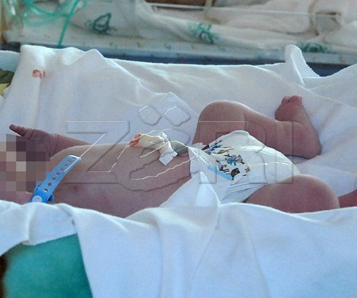 Nëna e kreu lindjen në tualet dhe foshnjën e hodhi në koshin e mbeturinave, thonë nga Spitali i Ferizajt