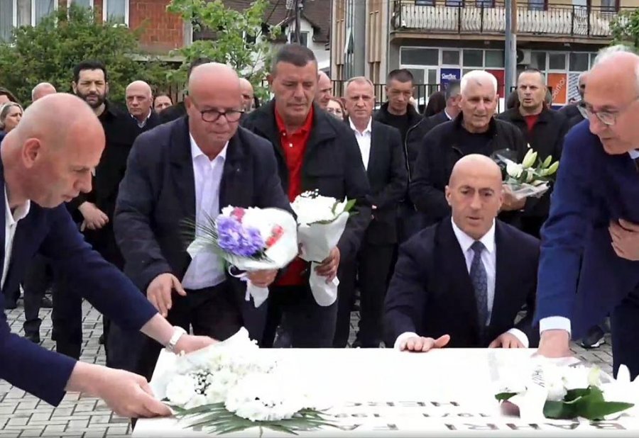 Haradinaj bën homazhe te varri i Bahri Fazliut: Pasues i përpjekjeve për liri
