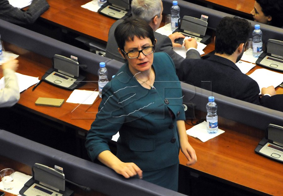 Aida Dërguti aderon në PDK dhe hyn në garë për deputete