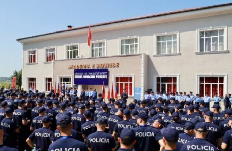 Helmohen 56 studentë të Policisë në Shqipëri, dy të arrestuar