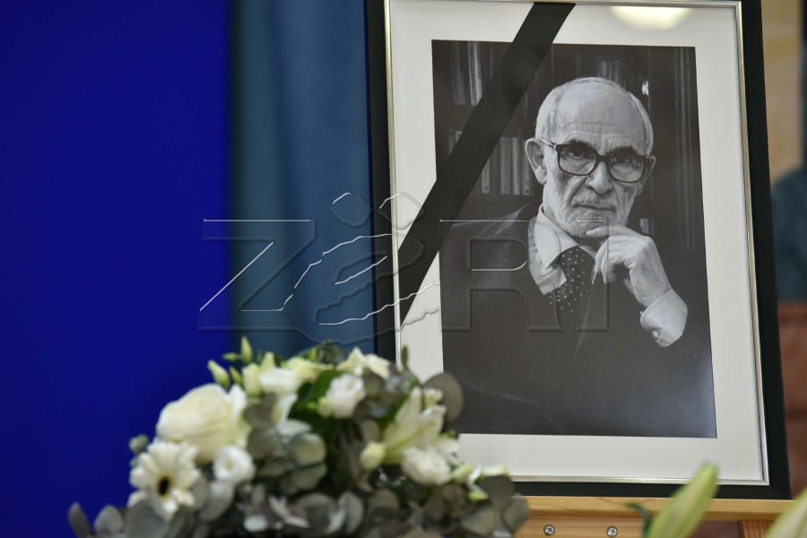 Akademik Rexhep Qosja pas vdekjes nderohet me titullin “Nderi i Republikës së Kosovës”