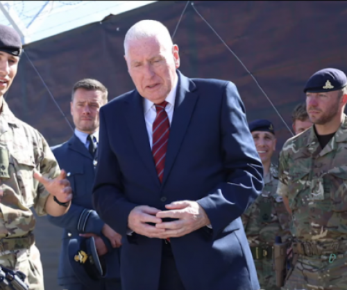 Ministri i Mbrojtjes i Mbretërisë së Bashkuar mbyll vizitën në Kosovë: Mbetemi partner i palëkundur