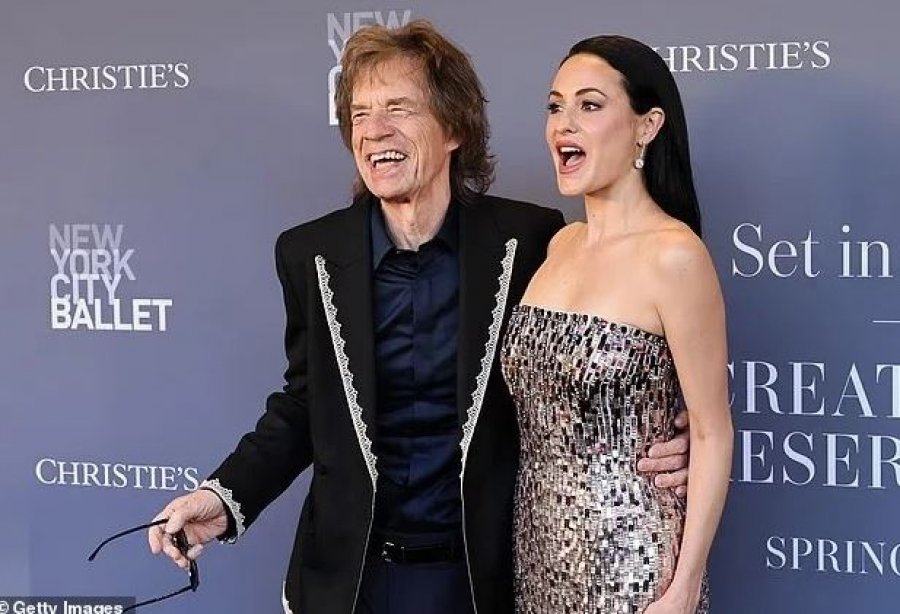 Mick Jagger u shfaq në humor të shkëlqyer krah të fejuarës Melanie Hamrick në Galanë e Baletit të NYC-së