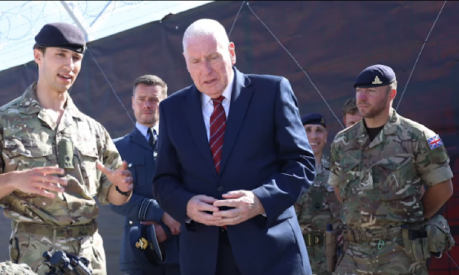 Ministri i Mbrojtjes i Mbretërisë së Bashkuar mbyll vizitën në Kosovë: Mbetemi partner i palëkundur