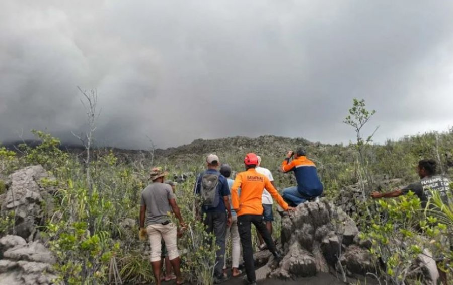 Shpërthen vullkani në Indonezi, tre alpinistë të vdekur
