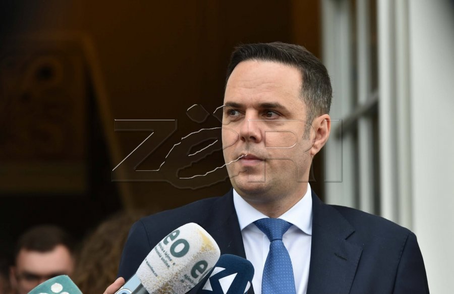 Abdixhiku njofton se nesër bashkë me Vjosa Osmanin mbajnë “tubimin e bashkimit”