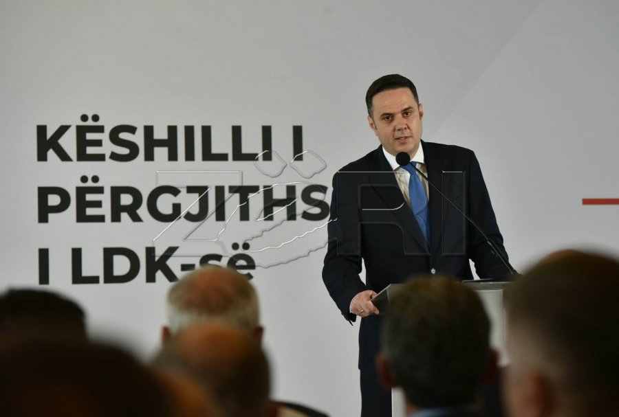 Abdixhiku propozon Vjosa Osmanin bartëse të listës së LDK-së dhe kandidate për presidente