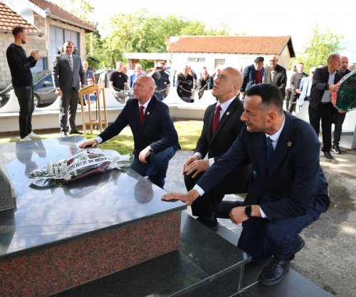 Haradinaj kujton dëshmorët dhe martirët e Katundit të Ri të Pejës