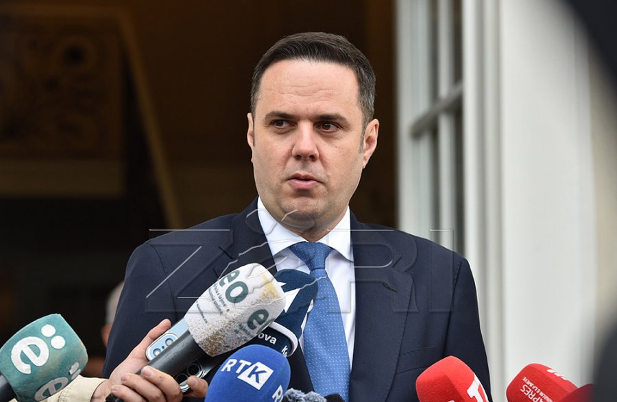 Kërkuan dorëheqjen e tij, Abdixhiku u përgjigjet kryetarëve të Pejës dhe Lipjanit